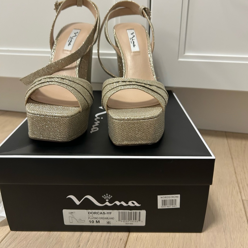 Brand new Nina Gold Glitter Platform Heels Size 10
